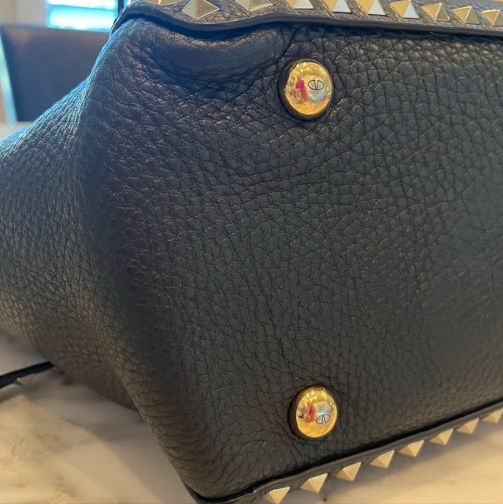 Valentino Garavani Rockstud Tote - Picture 4 of 14